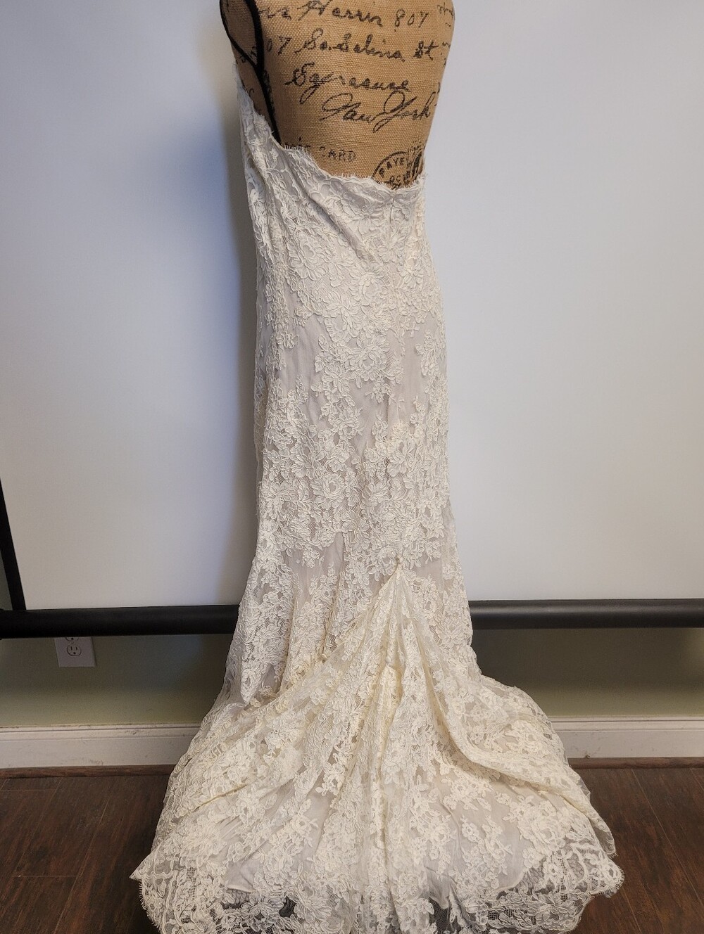 Vintage Pronovias Barcelona Lace Mermaid Wedding  Ivory Halter Bridal Gown 8 - Picture 3 of 15